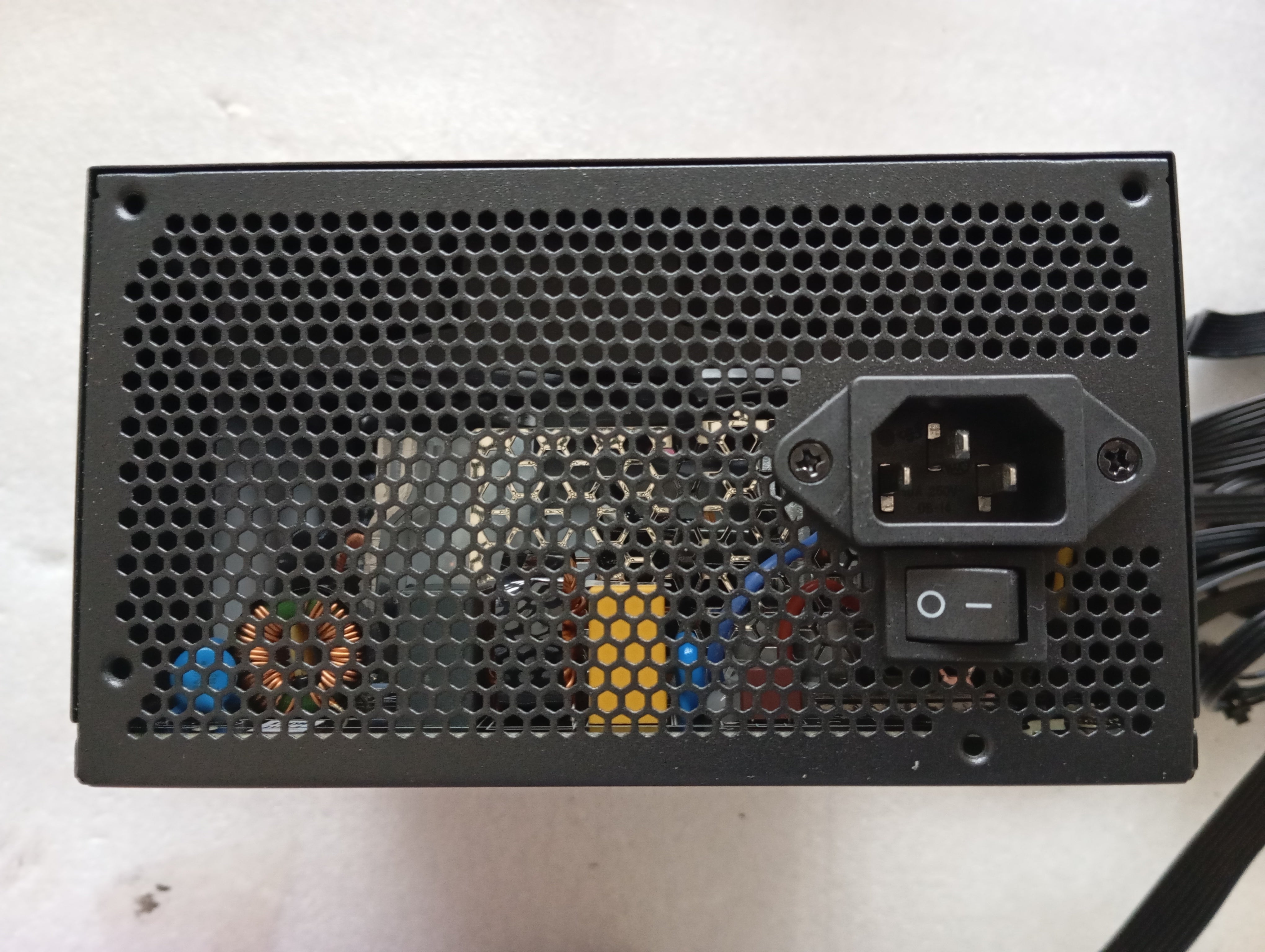 Refurbished Cooler Master MWE 550 White 230V - V2 Refurbished Cooler Master MWE 550 White 230V - V2